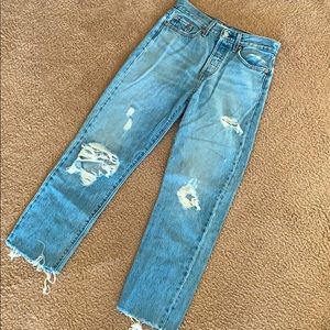 Levi Wedgie Straight, Ripped Jeans